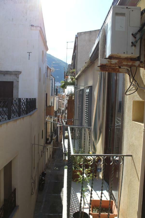 Dal Duomo Al Mare 切法卢 外观 照片